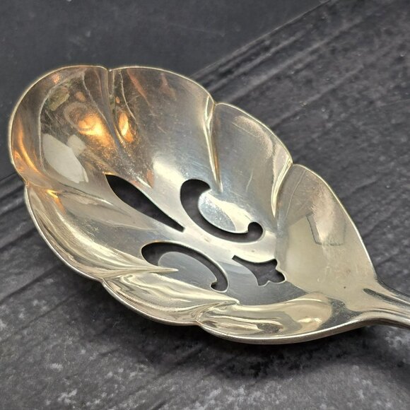 Vintage Rogers & Bros Silver Plated Pierced Fleur-De-Lis Serving Spoon HS273 - Picture 3 of 7